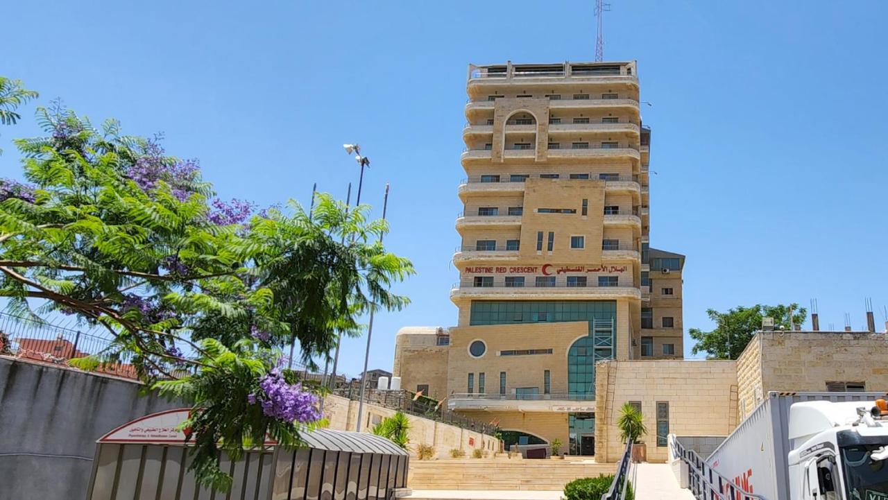 Red Crescent Guesthouse Ramallah Exterior foto